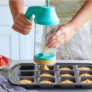 Pampered Chef batter mixer and dispenser